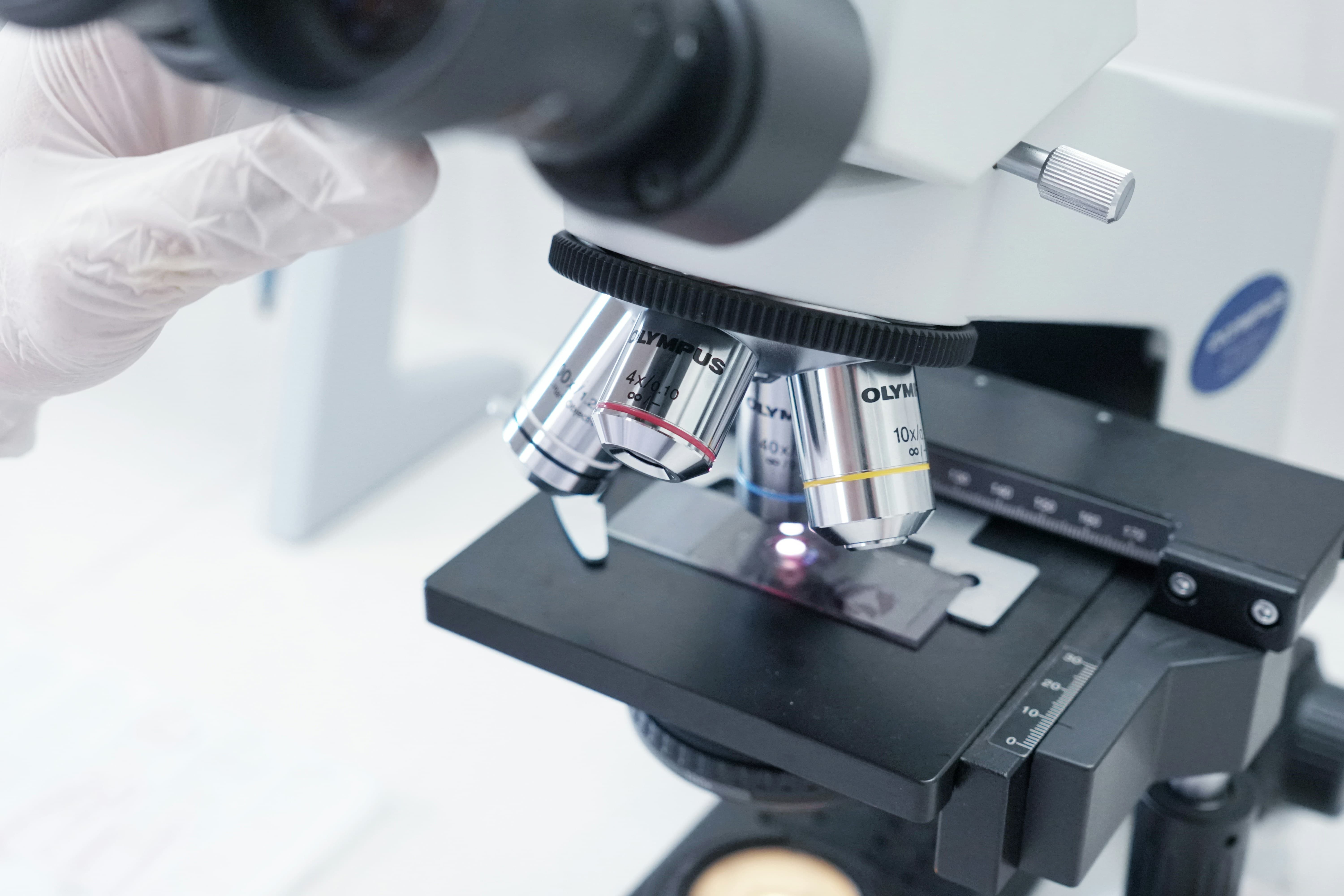 长期深耕生命科学与生物技术领域,兼具深厚科研积淀与丰富产业化经验